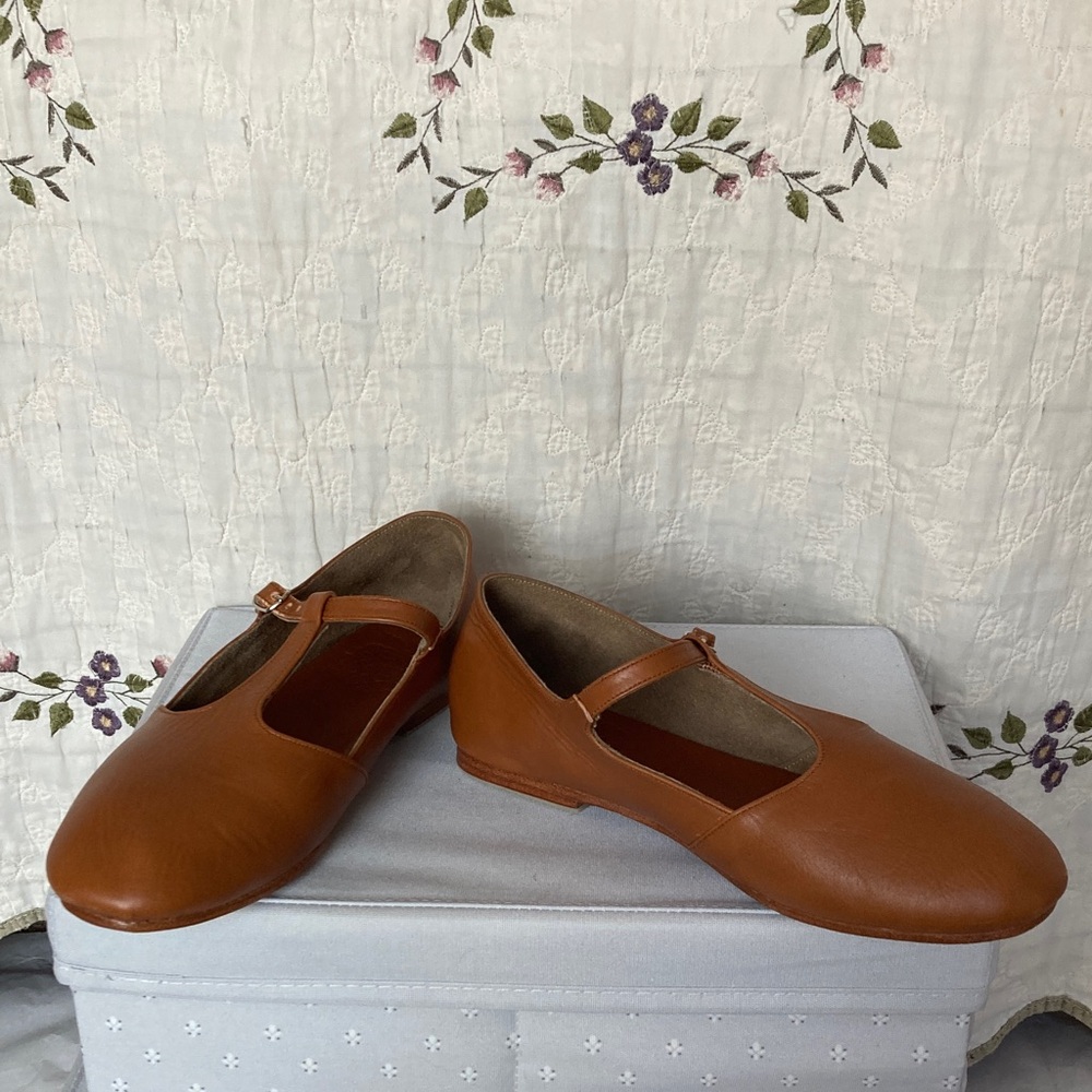 ELF Women's Brown Loafers